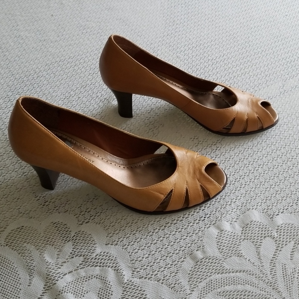 New Naturalizer heels